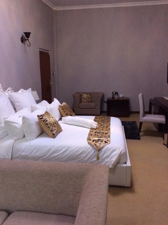 Sherbourne Hotel Kitwe Buitenkant foto