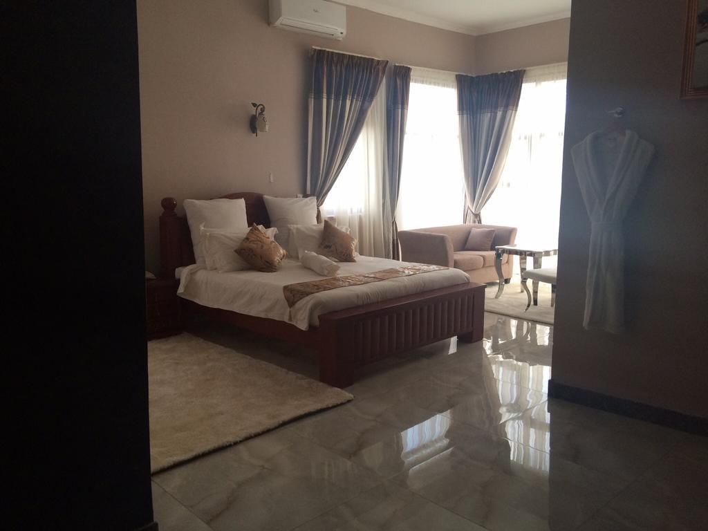 Sherbourne Hotel Kitwe Buitenkant foto