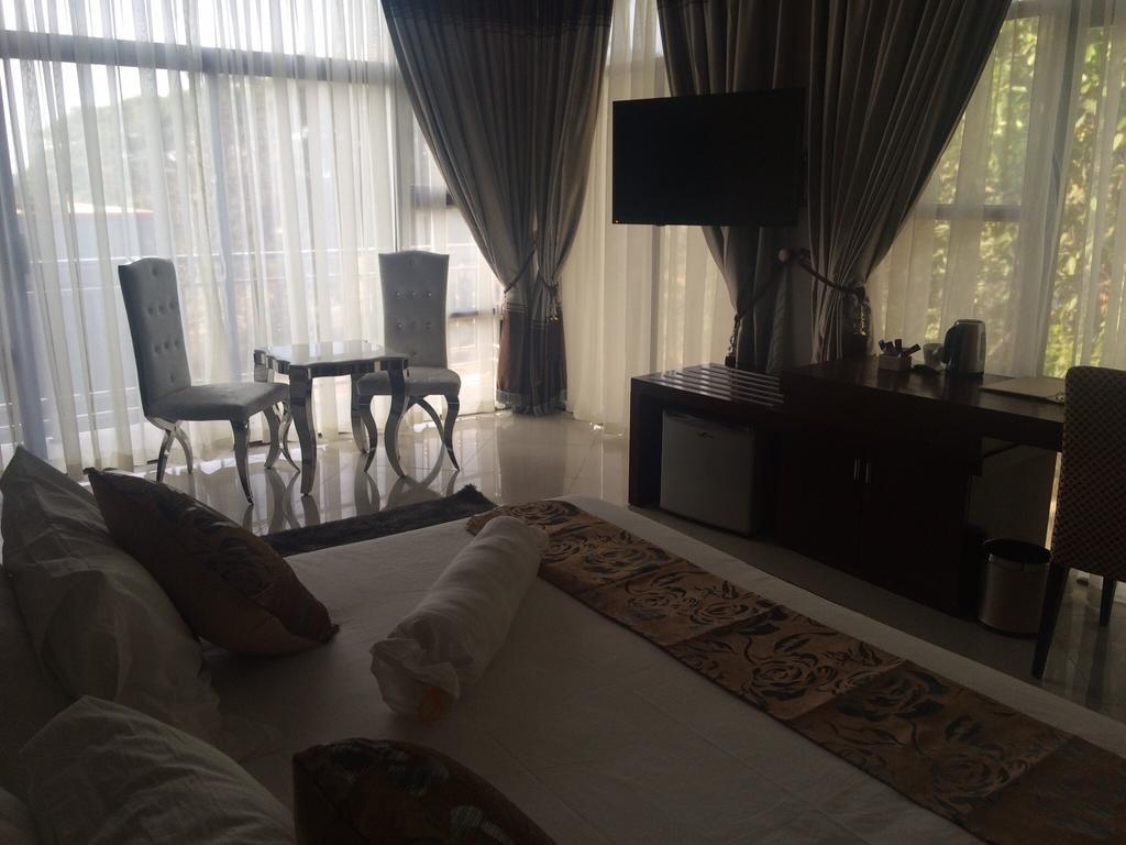 Sherbourne Hotel Kitwe Buitenkant foto