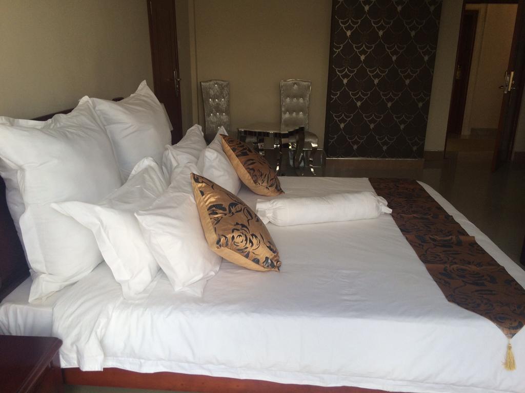 Sherbourne Hotel Kitwe Buitenkant foto