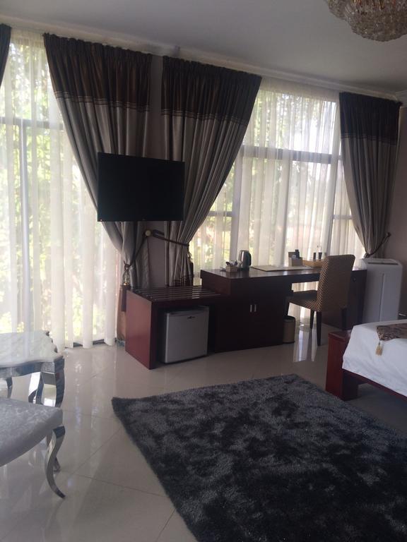 Sherbourne Hotel Kitwe Buitenkant foto