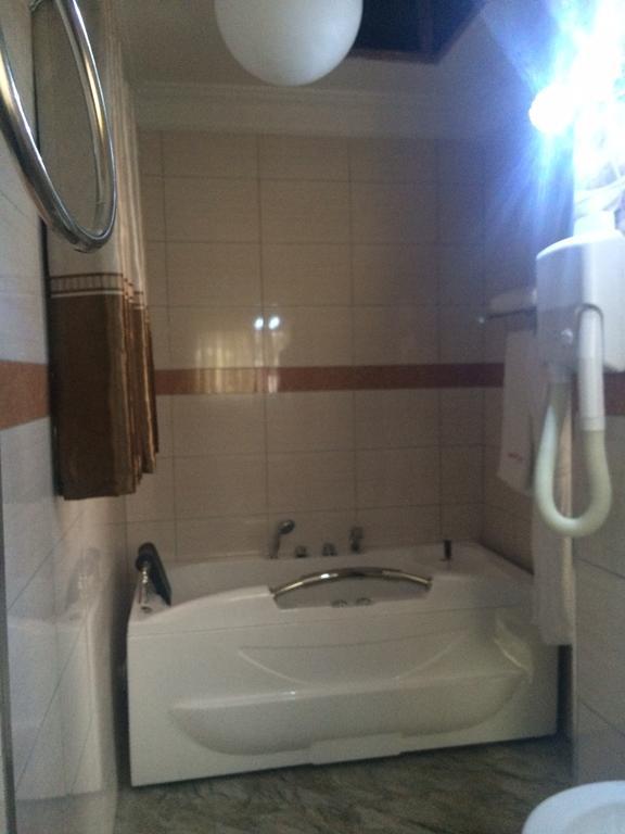 Sherbourne Hotel Kitwe Buitenkant foto