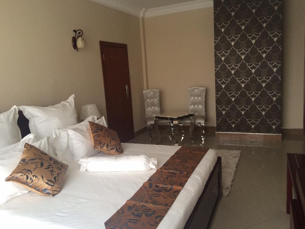 Sherbourne Hotel Kitwe Buitenkant foto