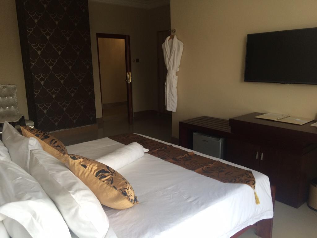 Sherbourne Hotel Kitwe Buitenkant foto