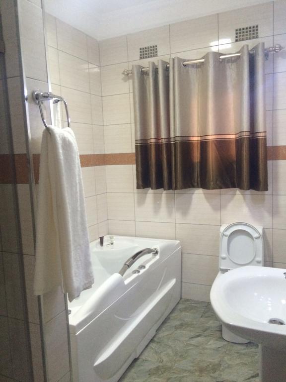 Sherbourne Hotel Kitwe Buitenkant foto